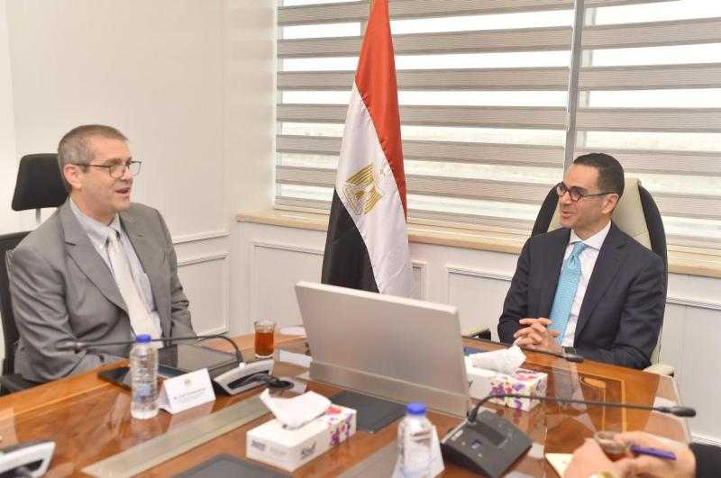 وزير الاستثمار والتجارة الخارجية يبحث مع المدير التنفيذي للجنة الاستشارية الدولية للقطن سبل تعزيز التعاون الدولي في مجال القطن