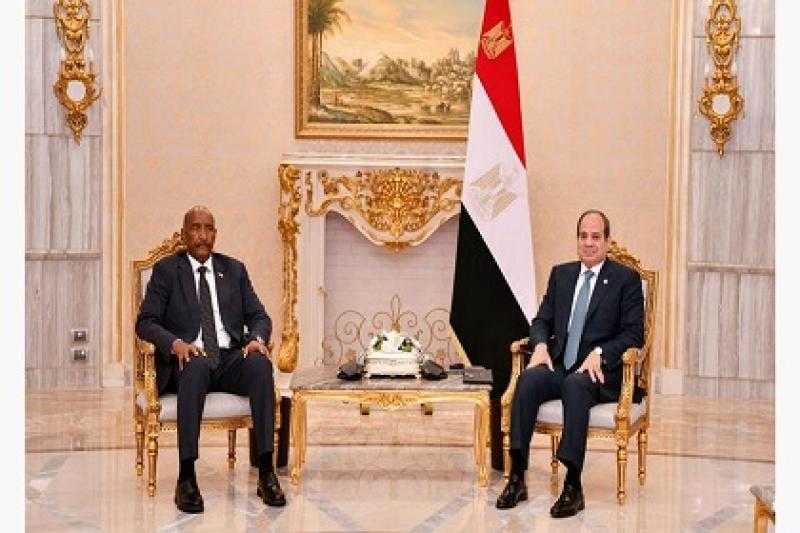 السيسي والبرهان يتفقان على ضرورة تكثيف الجهود لتوفير الدعم للسودانيين المقيمين في مناطق الحرب