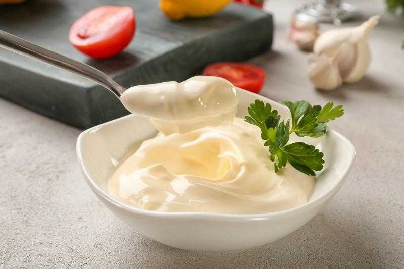 لهذا السبب.. تحذير من تناول المايونيز