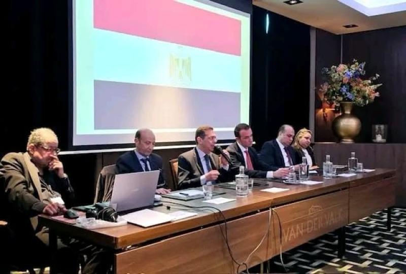 السفير المصرى فى هولندا يلتقى مع أعضاء الجالية المصرية
