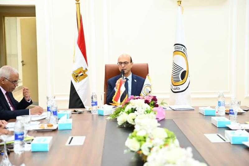 المنشاوي يرأس اجتماع المجلس الأكاديمي لجامعة أسيوط الأهلية