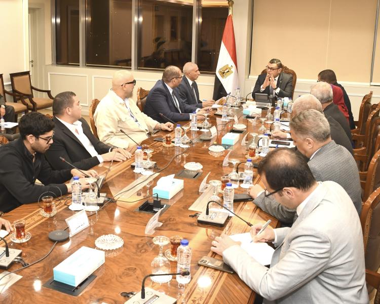 وزير الإسكان يلتقي مسئولي منصة مصر العقارية لاستعراض أوجه التعاون المستقبلي بملف التحول الرقمي