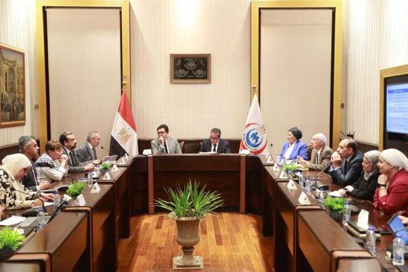 اللجنة الاستشارية العليا للتنمية البشرية تناقش خارطة طريق لإعداد الشباب المصري للذكاء الاصطناعي وتعزيز التدريب المهني