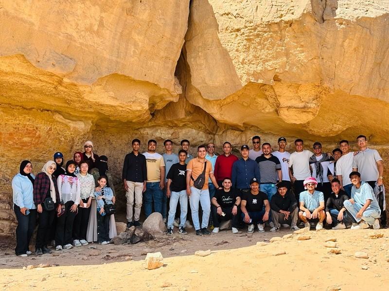 رحلة علمية جيولوجية لطلاب جيولوجيا البترول والتعدين بجامعة بني سويف الأهلية للعين السخنة