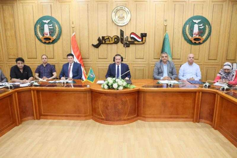 محافظ المنوفية يشدد بتكثيف العمل بالاشغالات والتعديات والإنارة العامة والاهتمام بتحسين البيئة والتشجير