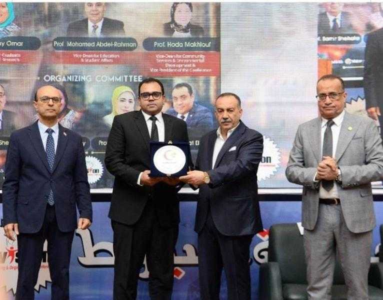جامعة أسيوط تكرم اسم الدكتور ماهر صلاح في مؤتمرها السنوي