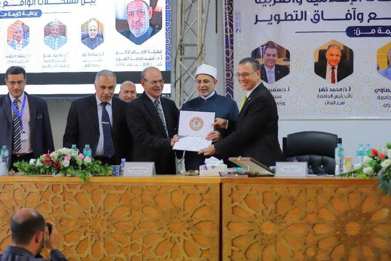 عميد كلية الدراسات الإسلامية بالسادات يثمن جهود جامعة الأزهر ودعمها المتواصل للنهوض والارتقاء بالبحث العلمي