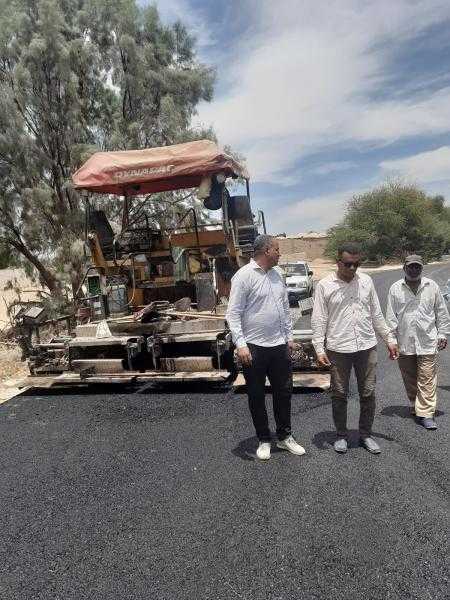 رئيس مدينة إسنا بالأقصر يتابع أعمال تمهيد ورصف الطرق بالنمسا
