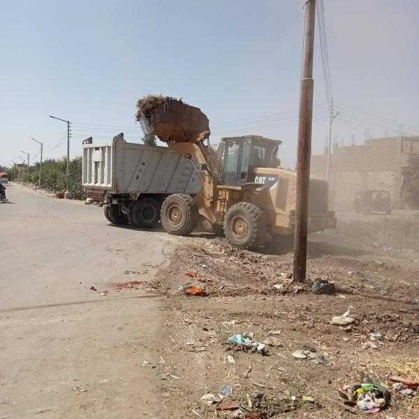 محافظ اسيوط : رفع 103 طن من المخلفات بقرى مركز صدفا