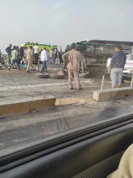 حادث تصادم مروع بين ميكروباص ونقل على الطريق الإقليمي l صور