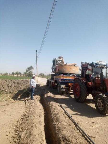 رئيس مدينة الزينيه بالأقصر يتابع أعمال وصلات الصرف الصحي بالشعراوى و محطة رفع الزينيه قبلى