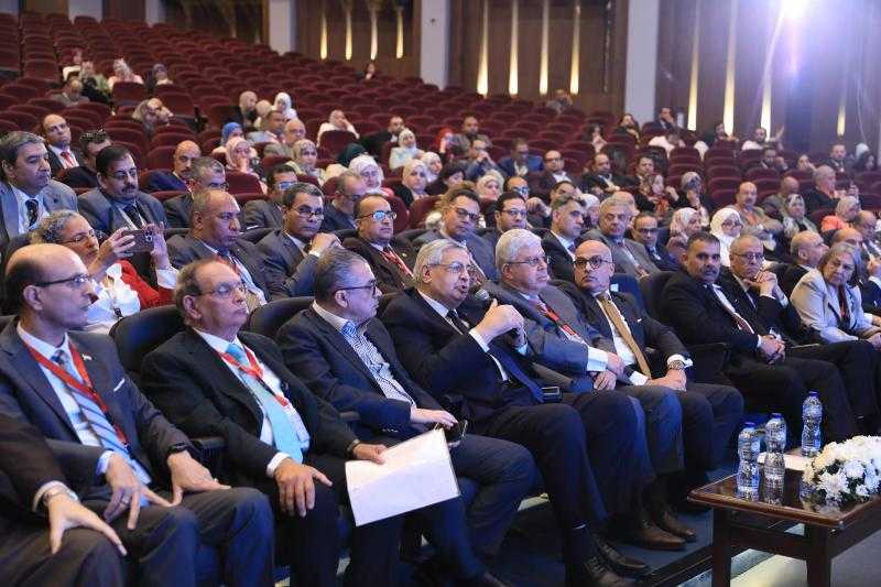 وزير التعليم العالي ورئيس جامعة عين شمس يشهدان انطلاق فعاليات المؤتمر الأول للمستشفيات الجامعية