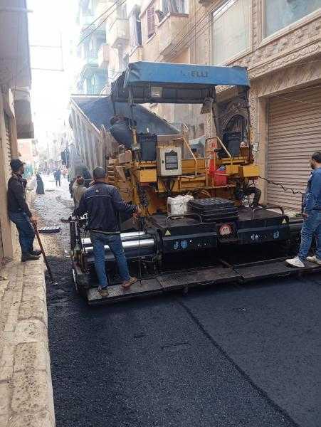 محافظ الغربية يتابع تنفيذ أعمال رصف وتطوير شوارع مربع عزبة المصري بمدينة زفتى