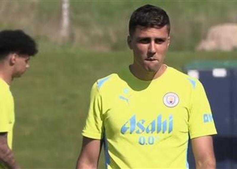رودري يعود لتدريبات مانشستر سيتي بعد غياب طويل بسبب الإصابة