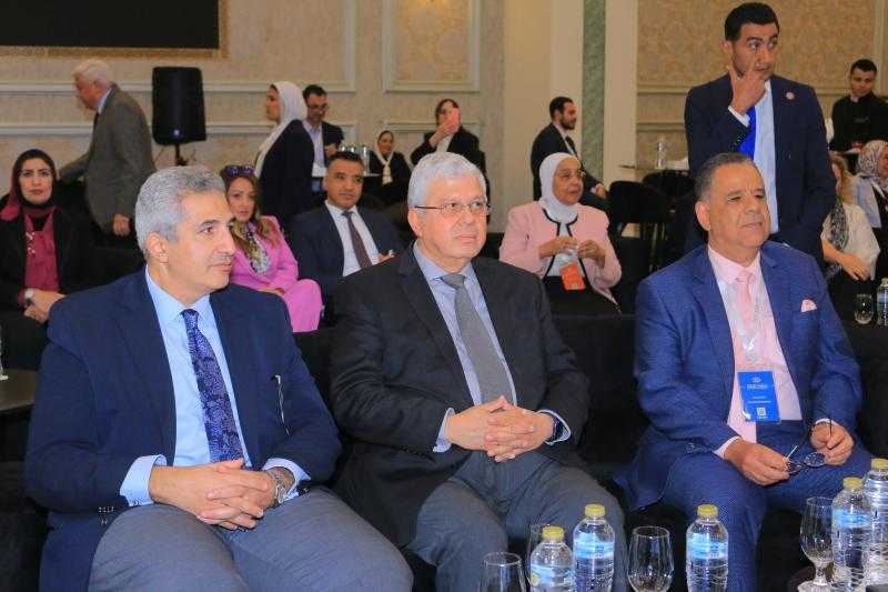 وزيرالتعليم العالي يشهد ختام فعاليات المؤتمر الدولي الثاني لكلية الهندسة بجامعة عين شمس