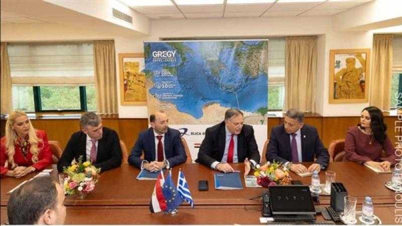 سفير مصر باليونان يشارك في مراسم توقيع اتفاق لمشروع الربط الكهربائي بين البلدين