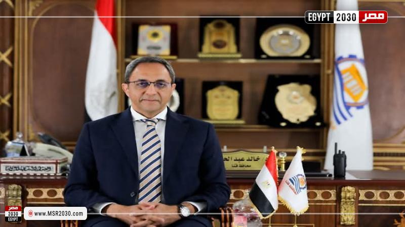 محافظ قنا