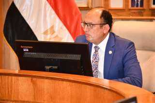 رئيس جامعة حلوان يهنئ الرئيس السيسي بعيد العمال ويشيد بعطاء عمال مصر في بناء الوطن