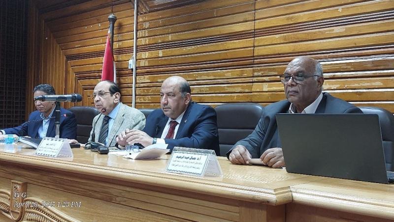 لجنة التاريخ والآثار بالمجلس الأعلى للثقافة تعقد اجتماعها بجامعة القاهرة لبحث تعزيز دور البحث العلمى والحوار الأكاديمى فى خدمة التاريخ والهوية الوطنية