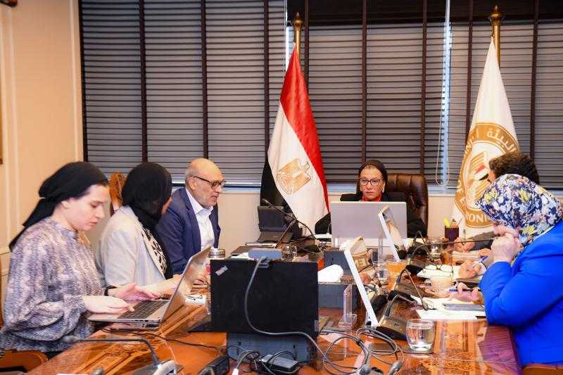 وزيرة البيئة تعقد اجتماعاً موسعاً لمتابعة الوضع الحالى للمرحلة السابعة من برنامج المنح الصغيرة وخطة المرحلة الثامنة من البرنامج