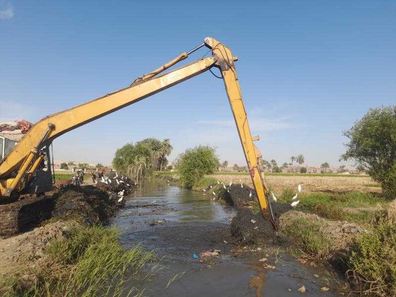محافظ أسيوط: مواصلة أعمال تطهير الترع والمصارف بقرى المراكز لضمان وصول المياه لنهايتها