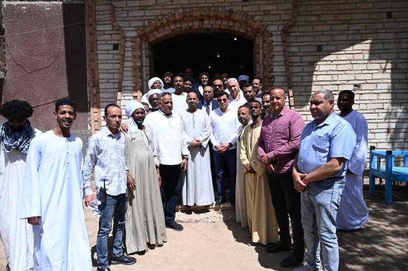 وزير الشباب والرياضة يلتقي مشايخ العبابدة بمدينة دراو بأسوان لبحث المتطلبات
