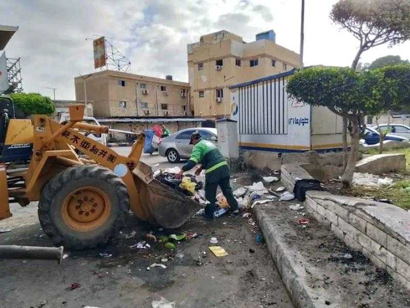 حي المناخ بمحافظة بورسعيد يواصل حملاته المكثفة للإرتقاء بمنظومة النظافة في محيط الشوارع