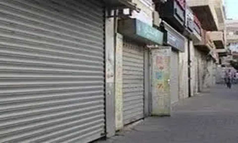 الشرطة تحرر 118 مخالفة لمحال تجارية لعدم الالتزام بقرار الغلق خلال 24 ساعة