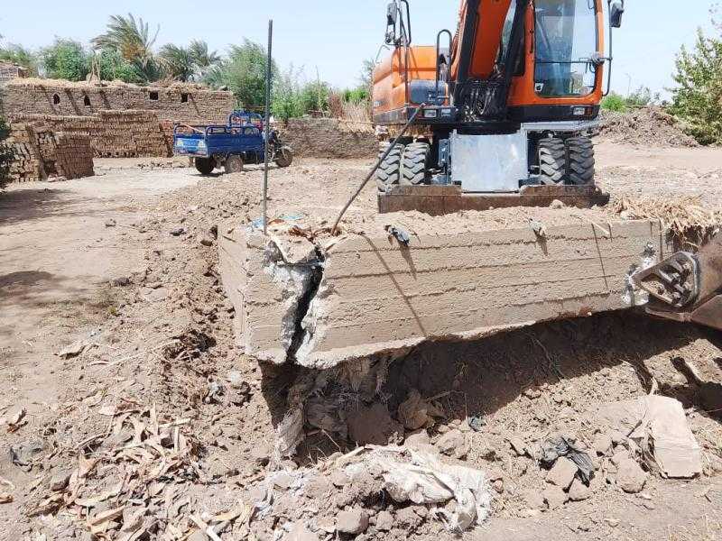 إزالة حالتي تعدى بأرمنت جنوب الأقصر