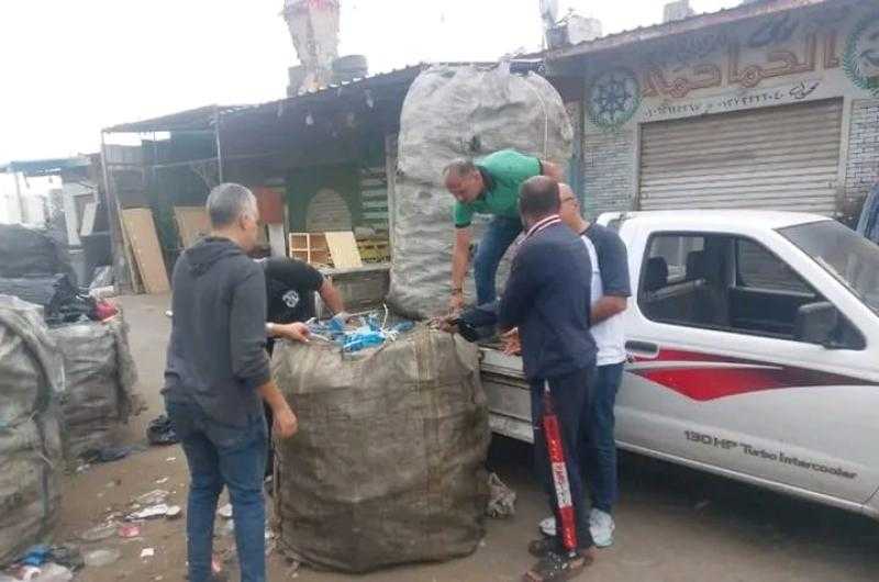حملات مكثفة لضبط النباشين وإغلاق محال فرز القمامة بمدينة بورفؤاد ببورسعيد