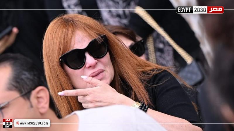 كارول سماحة بجنازة زوجها وليد مصطفى