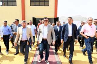 وزير الإسكان ومحافظ السويس يتفقدان مشروع رافع مياه السخنة ( الندى ) لتغذية مدينة السلام ”۱ - ۲”