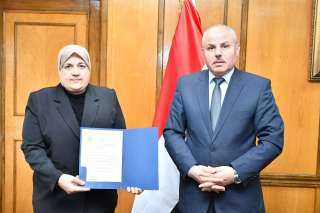 رئيس جامعة قناة السويس يستقبل الدكتورة مها فريد سليمان ويُهنئها بتجديد ثقة رئيس الجمهورية لتولي عمادة كلية العلوم