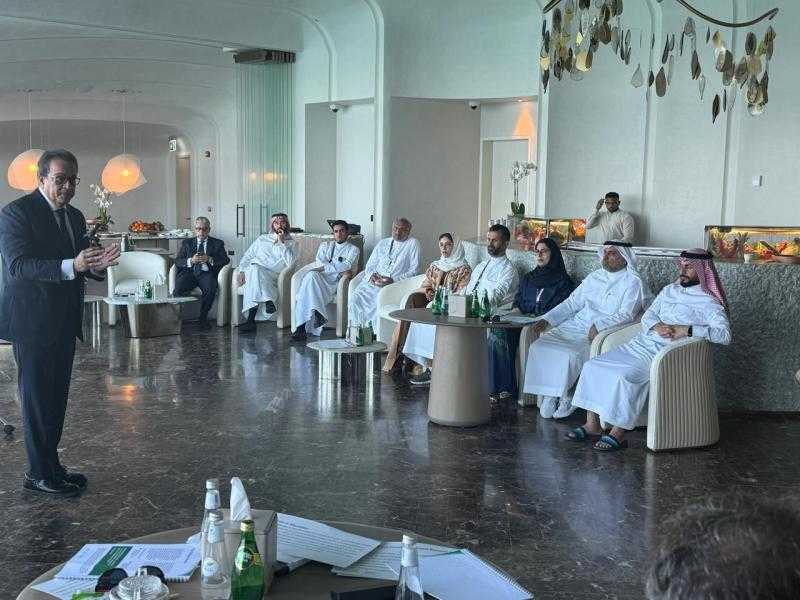 وزير الصحة يلقي محاضرة بعنوان الثورات الصناعية والرعاية الصحية بالسعودية