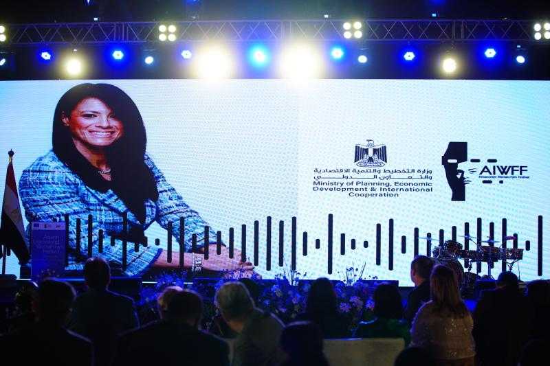 المشاط: تمكين المرأة اقتصاديًا واجتماعيًا وثقافيًا وتعزيز دورها في مختلف مناحي الحياة أولوية رئيسية للدولة