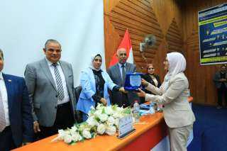 رئيس جامعة كفر الشيخ يشهد انطلاق فعاليات المؤتمر الدولي الثالث والعلمى الخامس بكلية التمريض