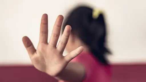 السجن 15 سنة لحلاق تحرش بطفلة 10 سنوات داخل صالونه بسوهاج