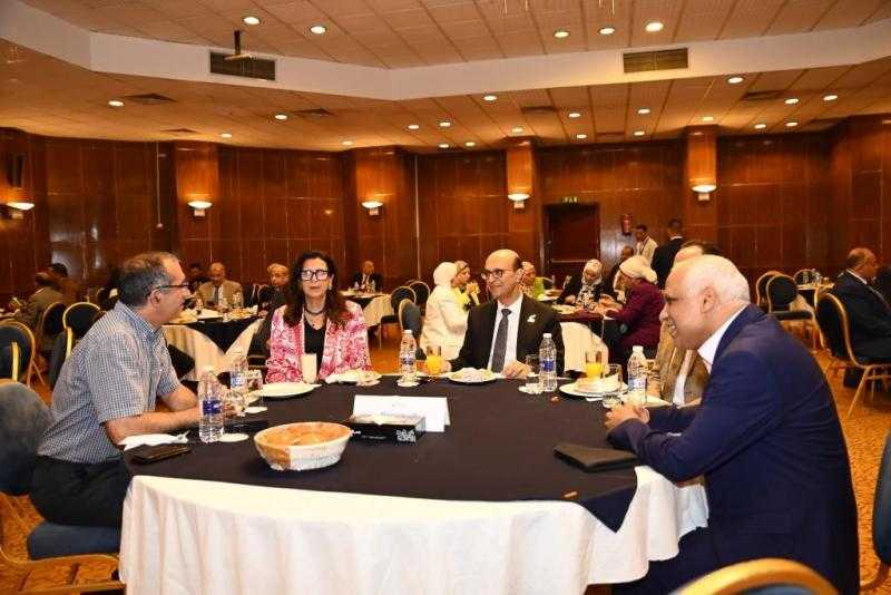 رئيس جامعة أسيوط يشهد احتفال هيئة فولبرايت بخريجيها بمناسبة مرور 75 عاماً على تأسيسها ومناقشة أول رسالة دكتوراه من برنامجها