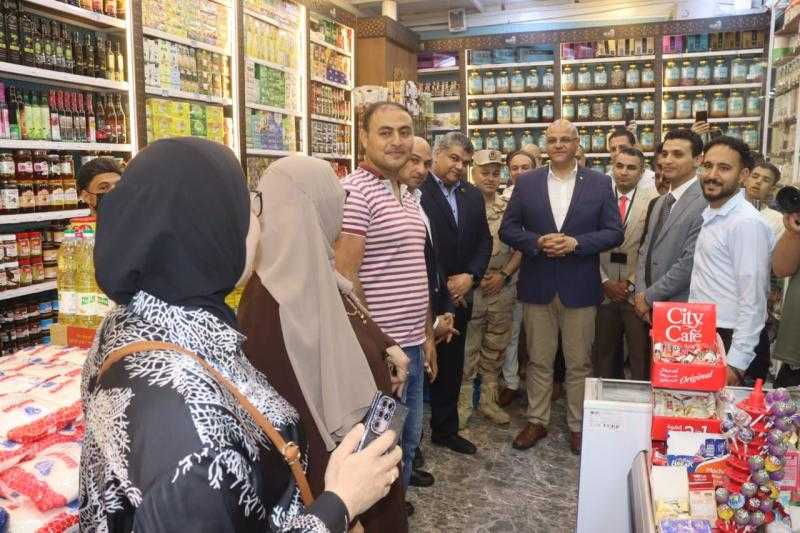 محافظ القليوبية يفتتح منافذ بيع جهاز مستقبل مصر للتنمية المُستدامة لتوفير السلع الغذائية بأسعار مُخفضة بمدينة بنها