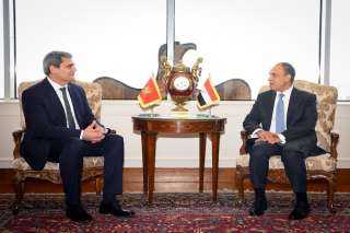 وزير الخارجية يبحث مع نظيره بالجبل الأسود تعزيز التعاون الثنائي