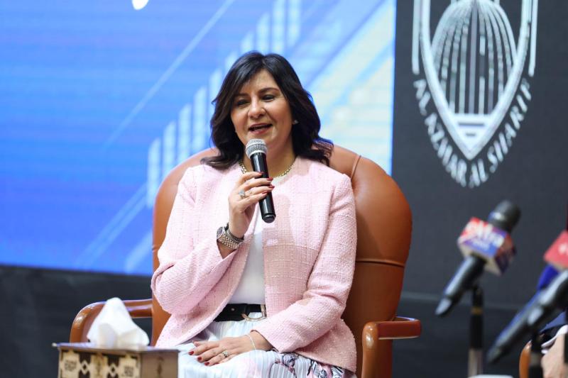 ‏السفيرة نبيلة مكرم