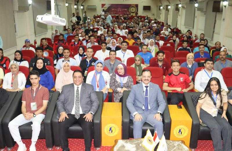 بناء الوعي الوطني ومواجهة التطرف على طاولة الملتقى الحواري بمعهد إعداد القادة