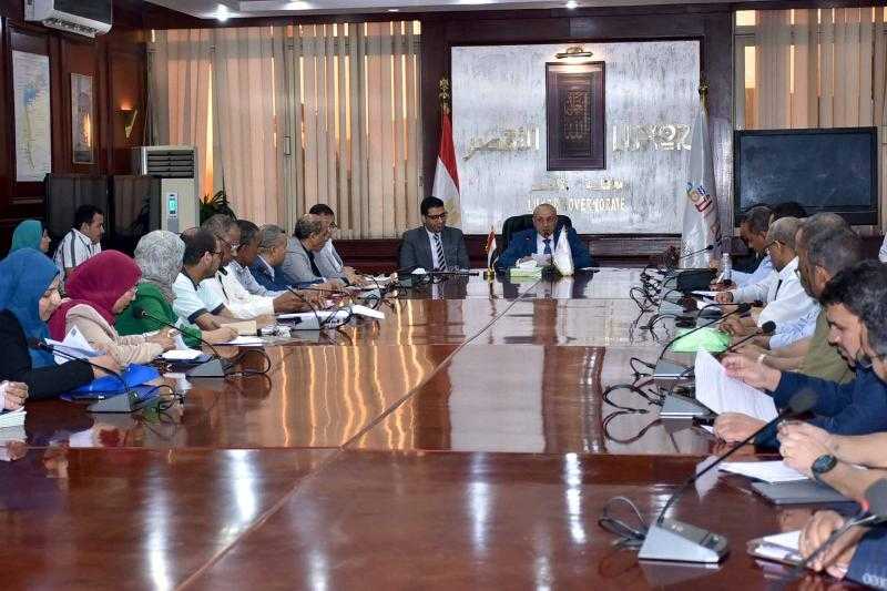 محافظ الأقصر يشدد على عدم التهاون في مخالفات البناء والتعامل الفوري مع كافة أشكال التعديات والمتغيرات المكانية