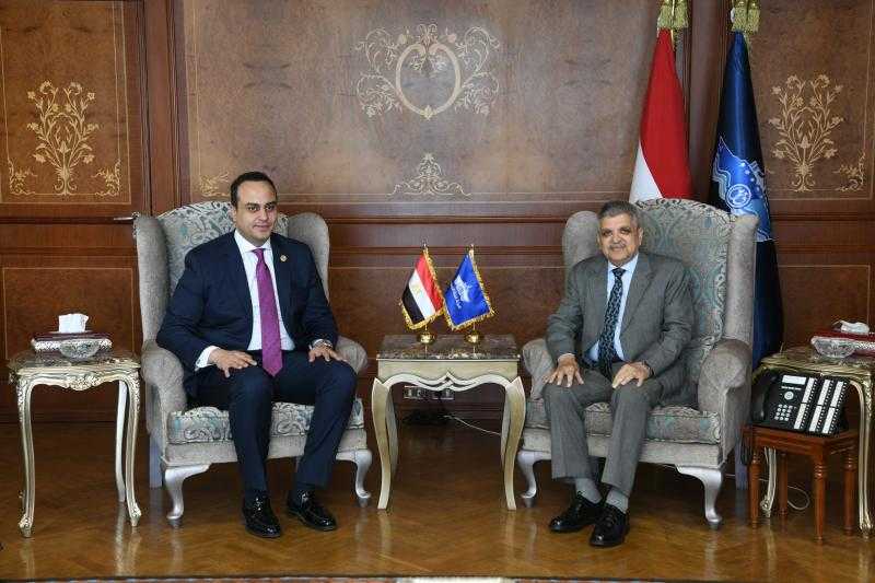 رئيس هيئة قناة السويس يبحث مع رئيس هيئة الرعاية الصحية سبل التنسيق المشترك في عدد من الملفات المتعلقة بتقديم الخدمات الطبية للعاملين بالهيئة