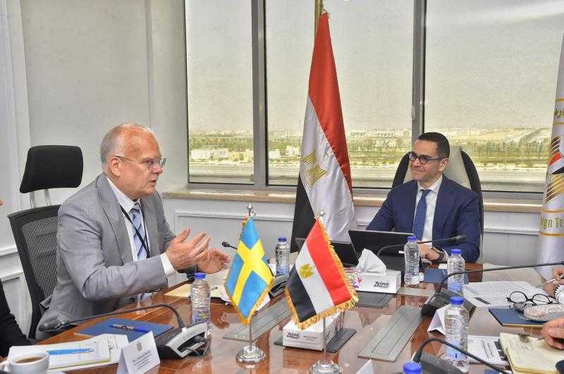 وزير الاستثمار والتجارة الخارجية يلتقي السفير السويدي بالقاهرة لبحث سبل تعزيز العلاقات الاقتصادية بين البلدين