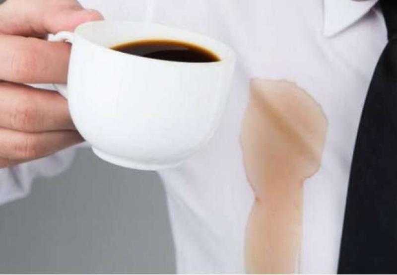 أسرع طريقة للتخلص من بقع الشاي والقهوة