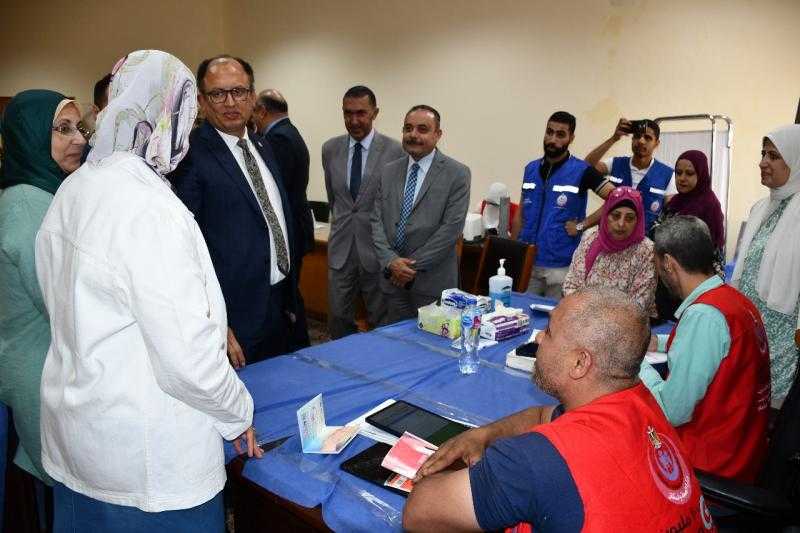 رئيس جامعة حلوان يتفقد  المبادرات الطبية الموسعة للكشف المبكر عن الأورام والأمراض المزمنة مجانًا لجميع منتسبي الجامعة