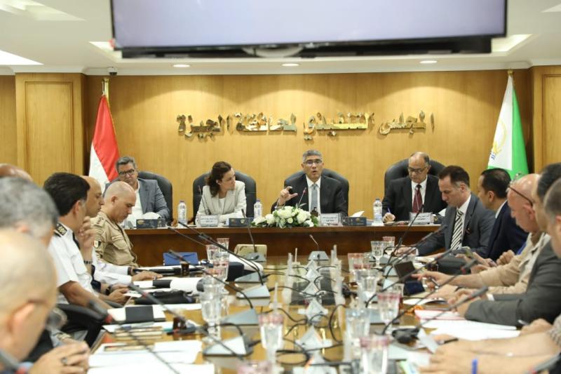 محافظ الجيزة يترأس اجتماع المجلس التنفيذي للمحافظة