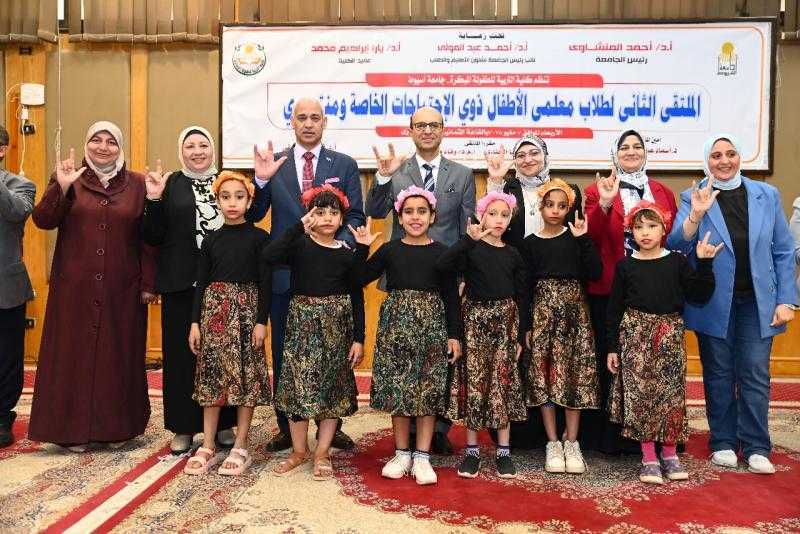 نائب رئيس جامعة أسيوط يشارك في الاجتماع الأول للجنة العليا لمتابعة تنفيذ الجامعات المصرية للمشروع القومي لمحو الأمية