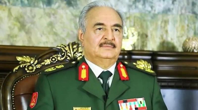 قائد القوات المسلحة الليبية خليفة حفتر يصل موسكو في زيارة رسمية